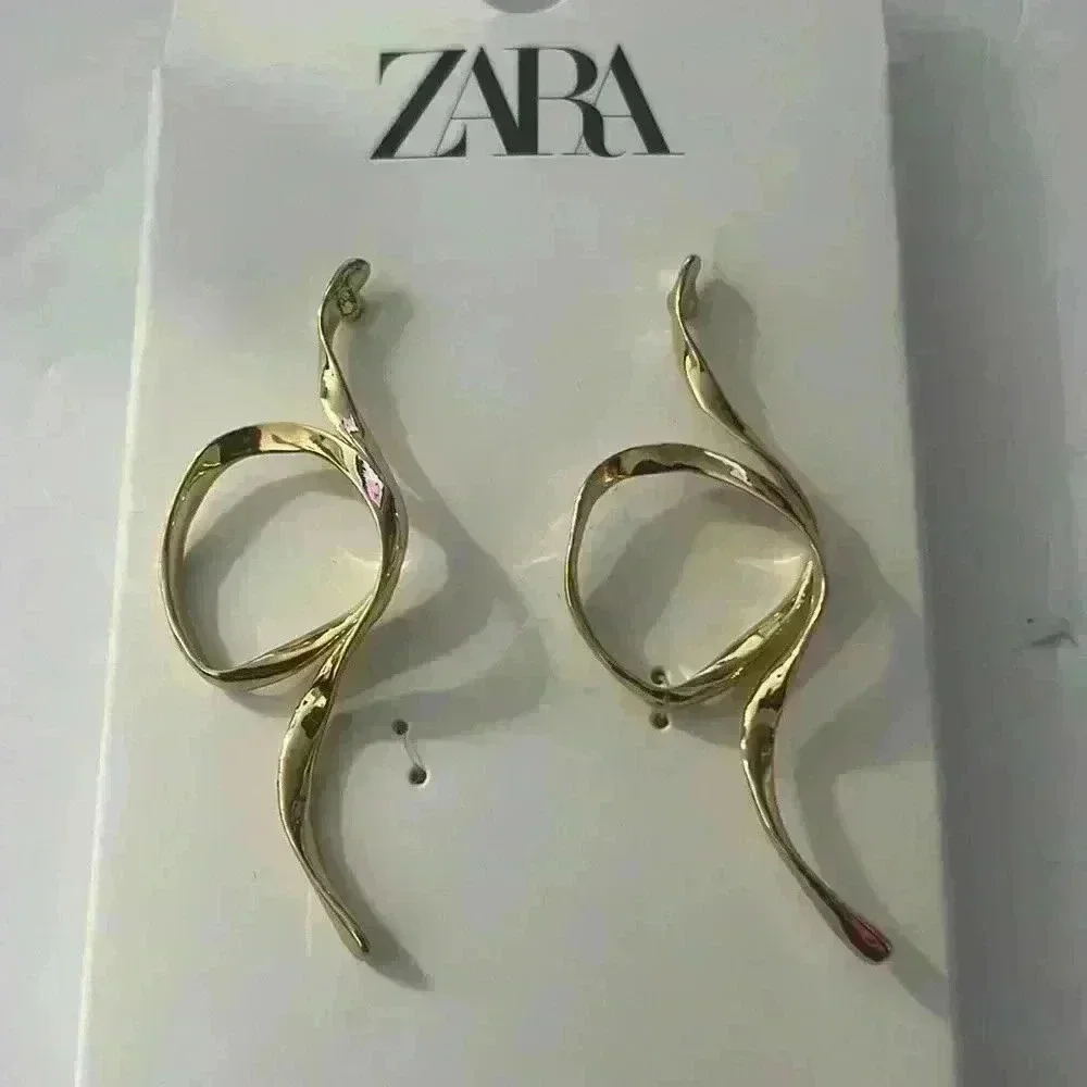🔥🔥zara Asymmetric Gold earrings